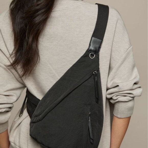 AVON ON THE RUN CROSSBODY BAG (NWOT) - Picture 3 of 4